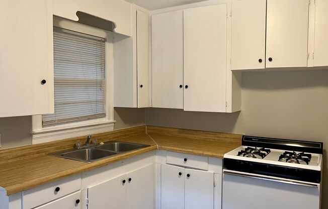 2 Bedroom Cottage close to LSU and Downtown $850/mo