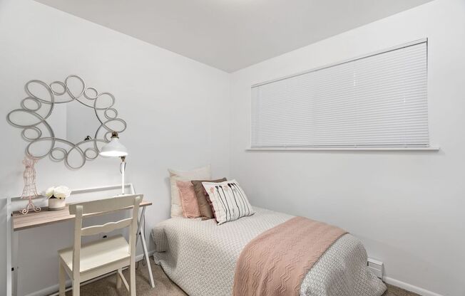 2 beds, 1 bath, 716 sqft, $1,695, Unit 14