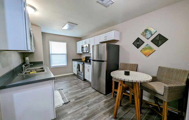 1 bed, 1 bath, 812 sqft, $1,150, Unit N - 138