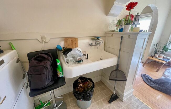 Studio, 1 bath, $875, Unit 205