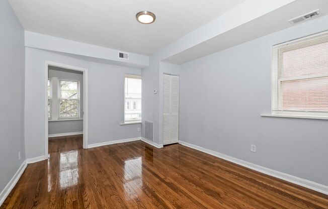 2 beds, 1 bath, 1,000 sqft, $1,370.42, Unit 6100-2E