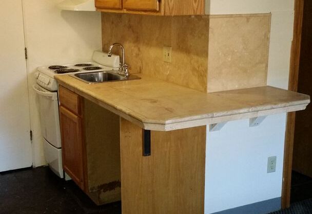 1 bed, 1 bath, 700 sqft, $1,205, Unit 126-LL5