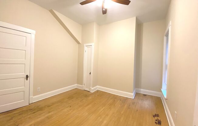1 bed, 1 bath, $995, Unit 12