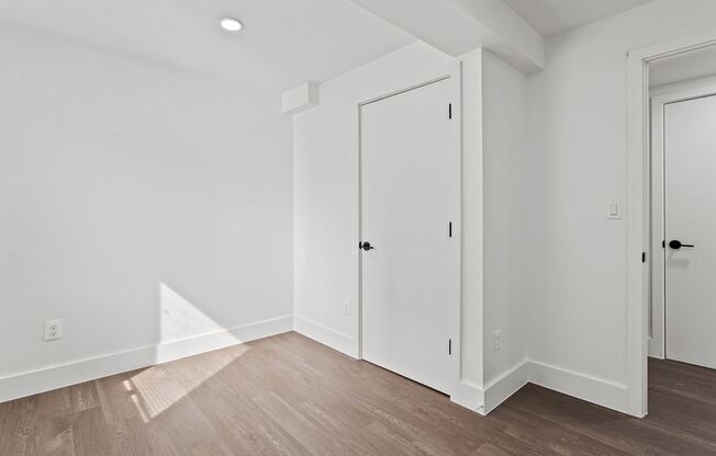 3 beds, 1 bath, 779 sqft, $2,540, Unit 5940-LL2