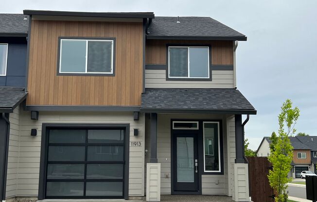 Builder Model End Unit Prairie Commons Luxury Townhome for Lease - 11913 NE 109th St