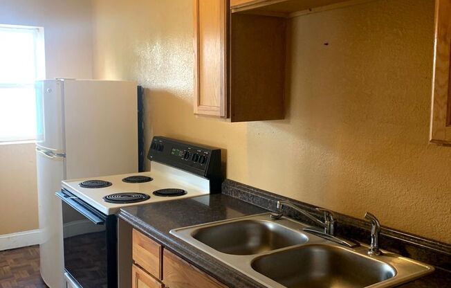 Studio, 1 bath, 450 sqft, $650, Unit 104