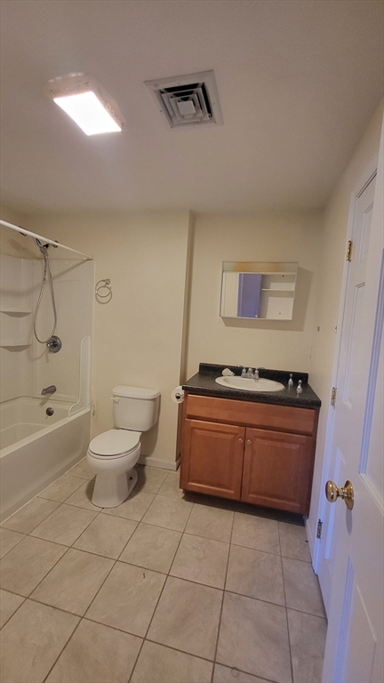 2 beds, 1 bath, 972 sqft, $2,200, Unit 303