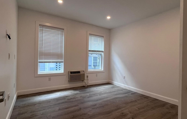 Studio, 1 bath, $895, Unit 3