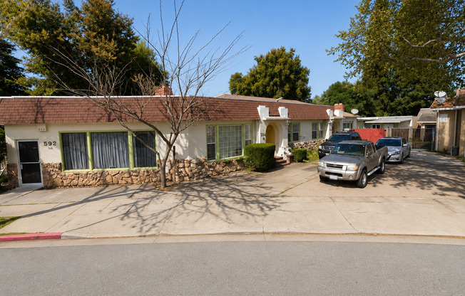 594 Victoria Ct