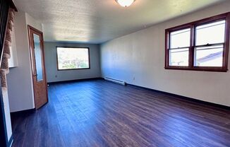 2 beds, 1.5 baths, $900, Unit 955 4th St SW