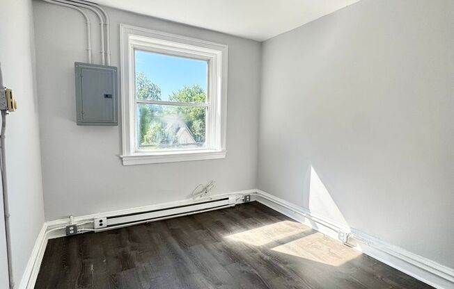1 bed, 1 bath, 500 sqft, $925, Unit E-31