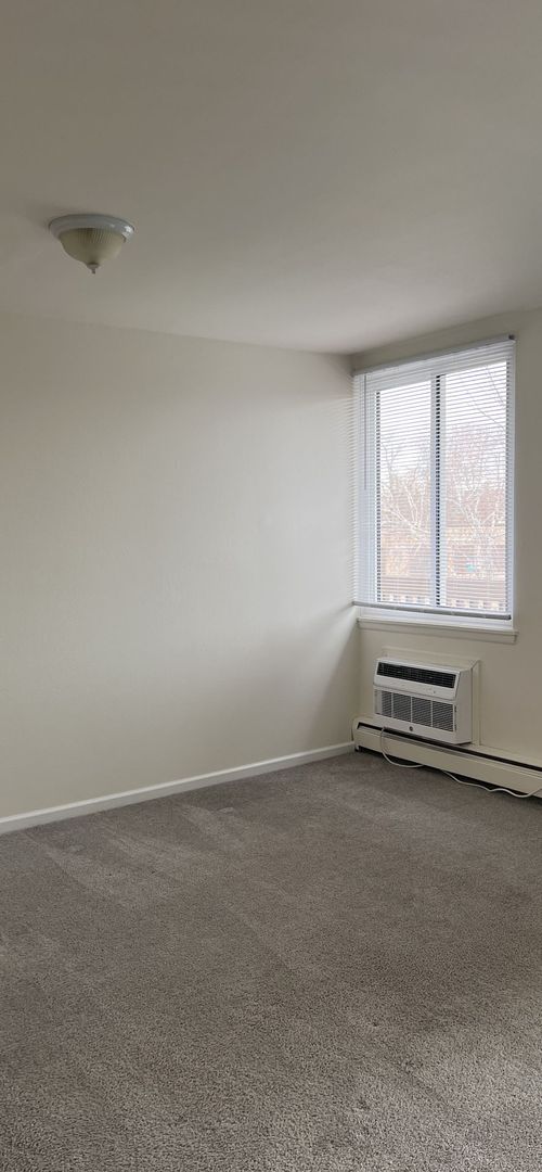 2 beds, 2 baths, 850 sqft, $1,375, Unit 303