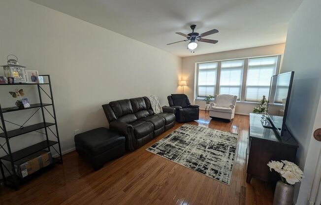 2 beds, 2 baths, $2,600