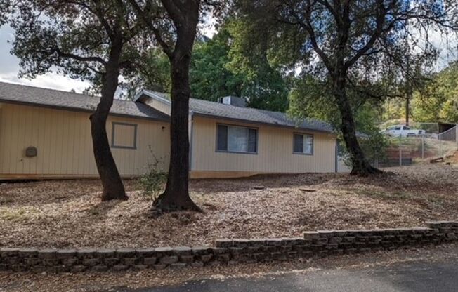 Nice House in Shasta Lake!!