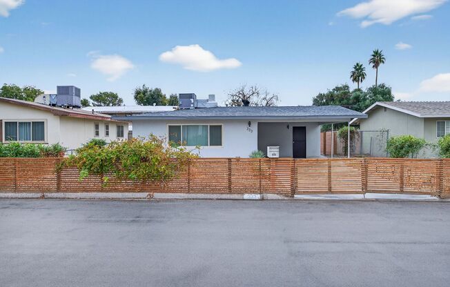 *NO HOA* MOVE-IN READY SINGLE STORY HOME!