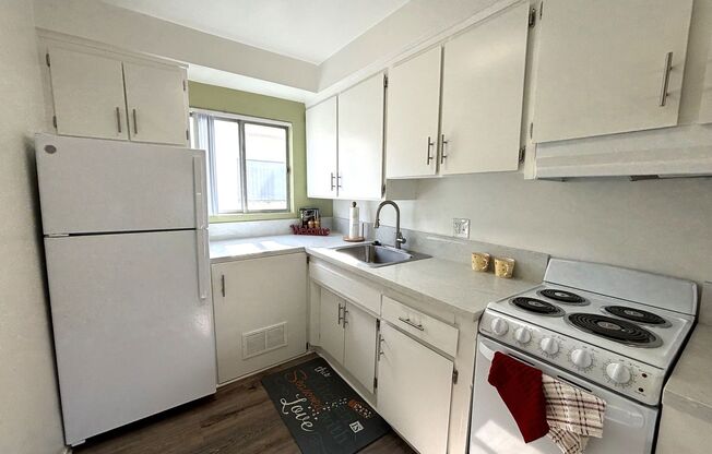 Studio, 1 bath, 345 sqft, $1,525, Unit 43