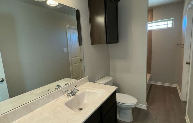 3 beds, 3 baths, 1,487 sqft, $1,550, Unit B