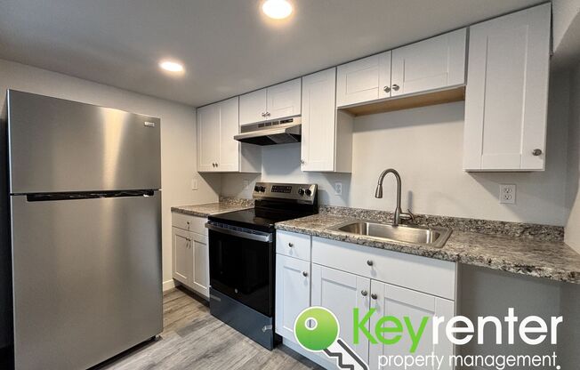 Cozy & Private 2Bed/1Bath Apartment with Shared Backyard & Prime Location