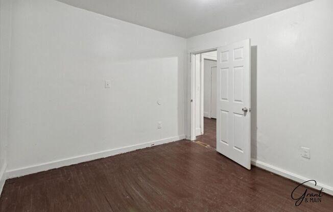 2 beds, 1 bath, $950, Unit Unit 2 - Upper