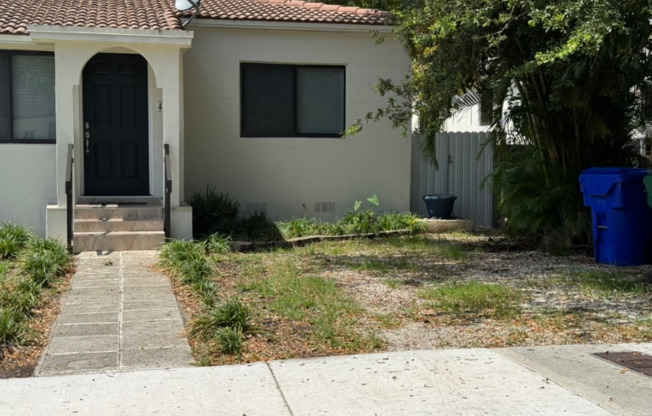 4471 SW 1 ST