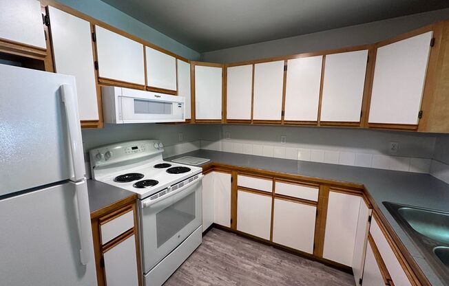 Updated Westside downstairs apartment in the Forest Condominiums just off Newport!
