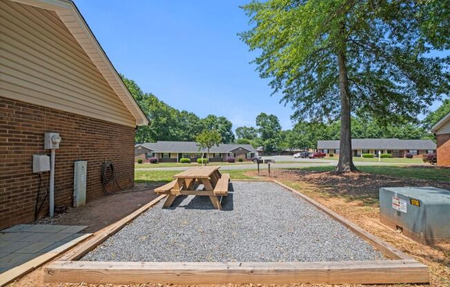 1 bed, 1 bath, 624 sqft, $1,025, Unit 918-918A Foxcroft