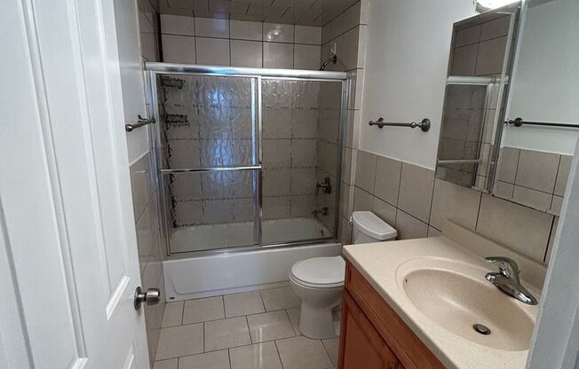 2 beds, 1 bath, 1,250 sqft, $2,700, Unit 418-0405