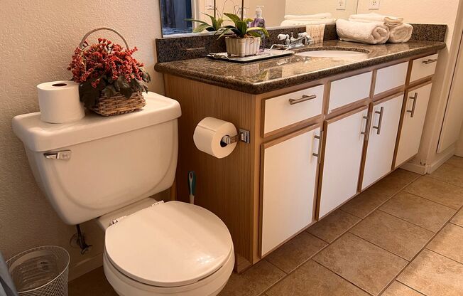 2 beds, 2 baths, $2,100, Unit # 2158
