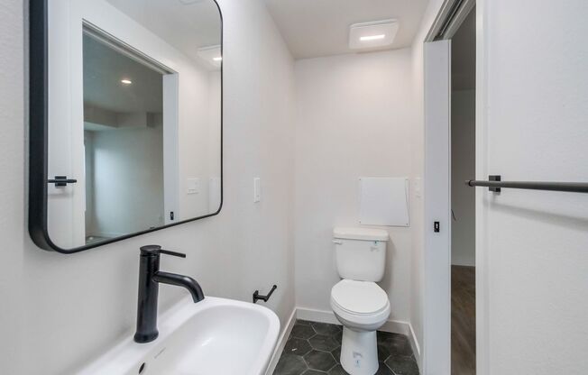 Studio, 1 bath, 230 sqft, $1,795, Unit 4820-7