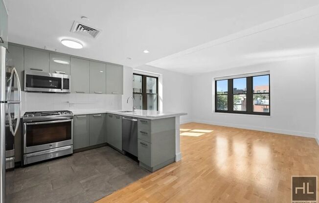 3 beds, 2 baths, 1,214 sqft, $5,000, Unit 719