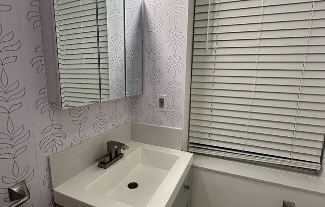 1 bed, 1 bath, $2,700, Unit 1R