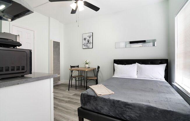 Studio, 1 bath, 190 sqft, $1,095.42, Unit 37