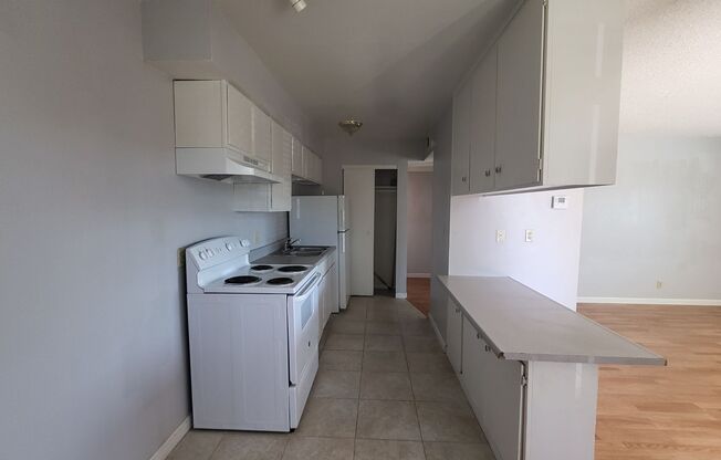 Bruce St- 853