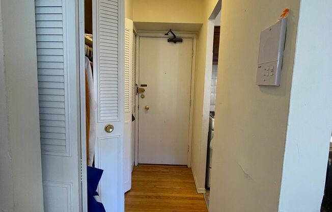 Studio, 1 bath, 400 sqft, $1,350, Unit 535-555