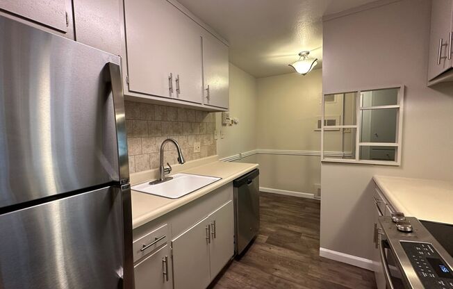 1 bed, 1 bath, $1,600, Unit 12