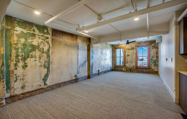 Studio, 1 bath, 640 sqft, $1,700, Unit STR 219 N ALAMO #403