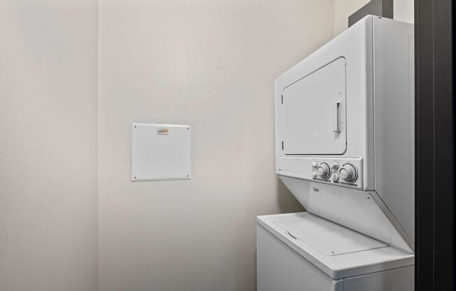 1 bed, 1 bath, 840 sqft, $2,600, Unit 410