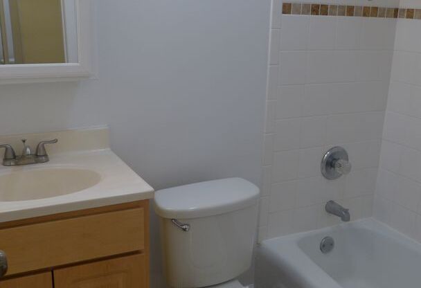 Studio, 1 bath, 400 sqft, $1,175, Unit 101