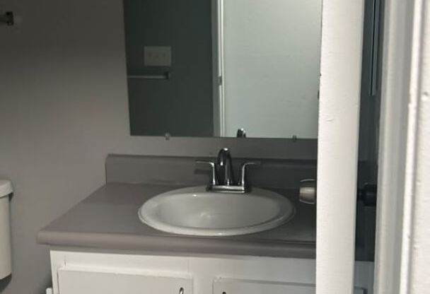 2 beds, 1 bath, 850 sqft, $1,550, Unit 1107 L7