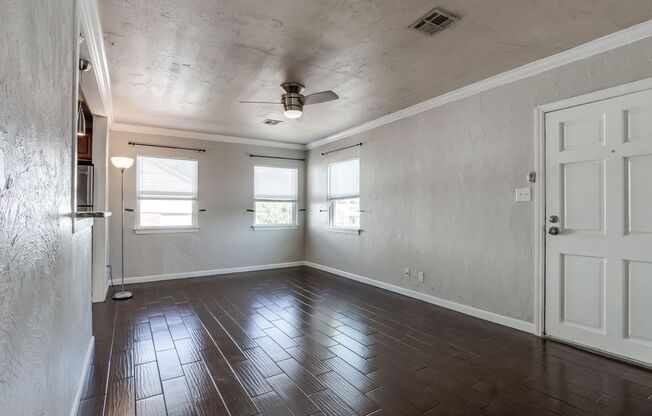 2 beds, 1 bath, $1,200