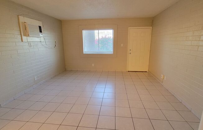 Studio, 1 bath, 400 sqft, $749, Unit 01
