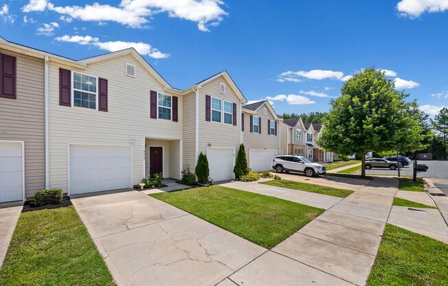 Beautiful 3-bed, 2.5 bath townhome in Catawba River Plantation of Charlotte!