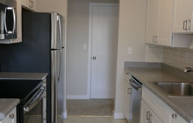 2 beds, 2 baths, 950 sqft, $2,000, Unit 202