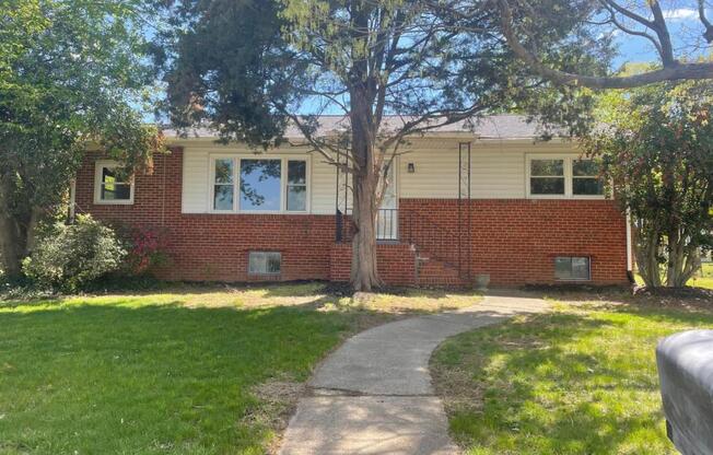 801 E LABURNUM AVE