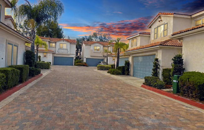 11595 COMPASS PT DR N