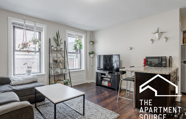 1501 W Fullerton Ave, Chicago IL 1R