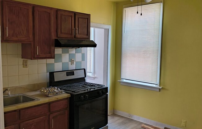5002 N 10 ST