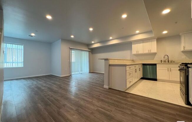 3 beds, 2.5 baths, 1,800 sqft, $3,950, Unit 3