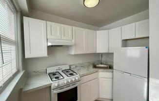 Studio, 1 bath, 350 sqft, $1,650, Unit 9E