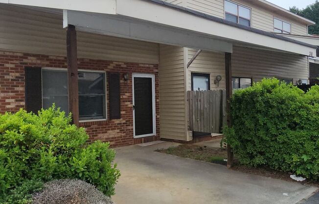 Updated Townhouse Apartment FOR RENT In Between Kernersville & Winston-Salem